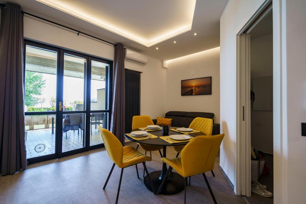 Lakeview Apartment Primea سيرمِيوني المظهر الخارجي الصورة